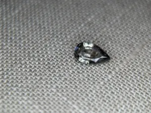 1.51ct PEAR SHAPED GREEN/GREY MONTANA SAPPHIRE