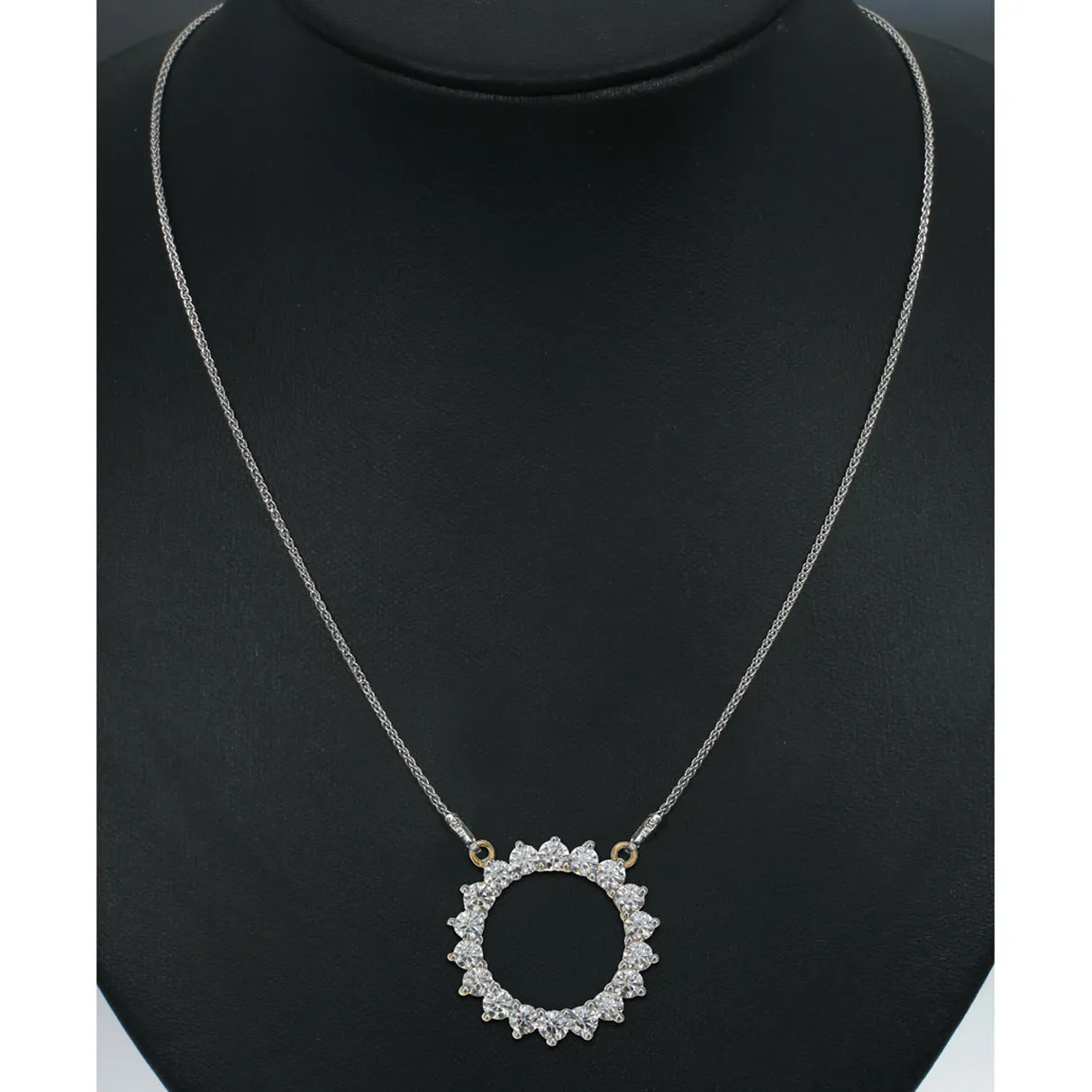 2 cttw Diamond Circle Pendant Necklace in 14K Yellow Gold