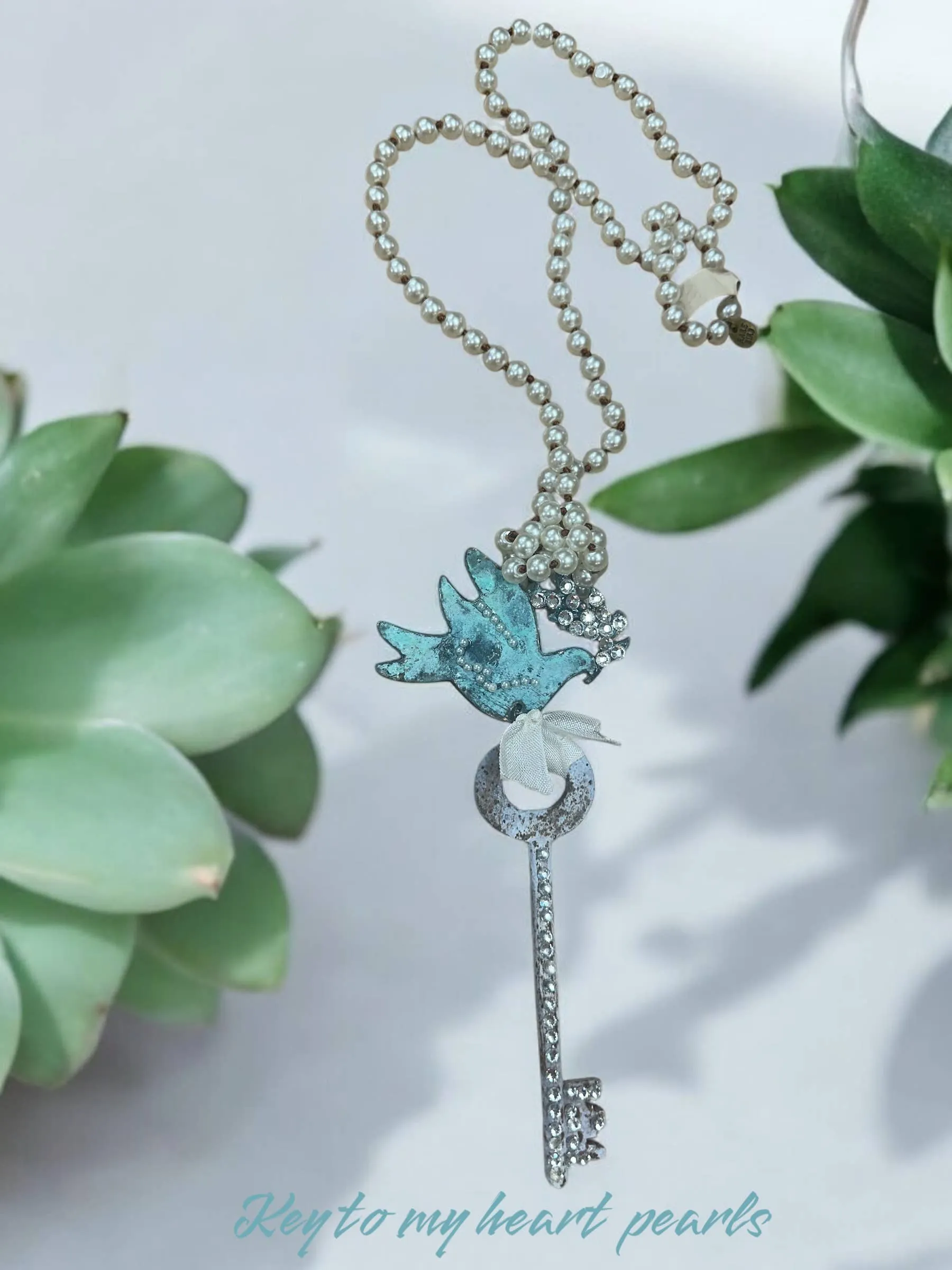 A Rare Bird Pearls and Birds Necklace