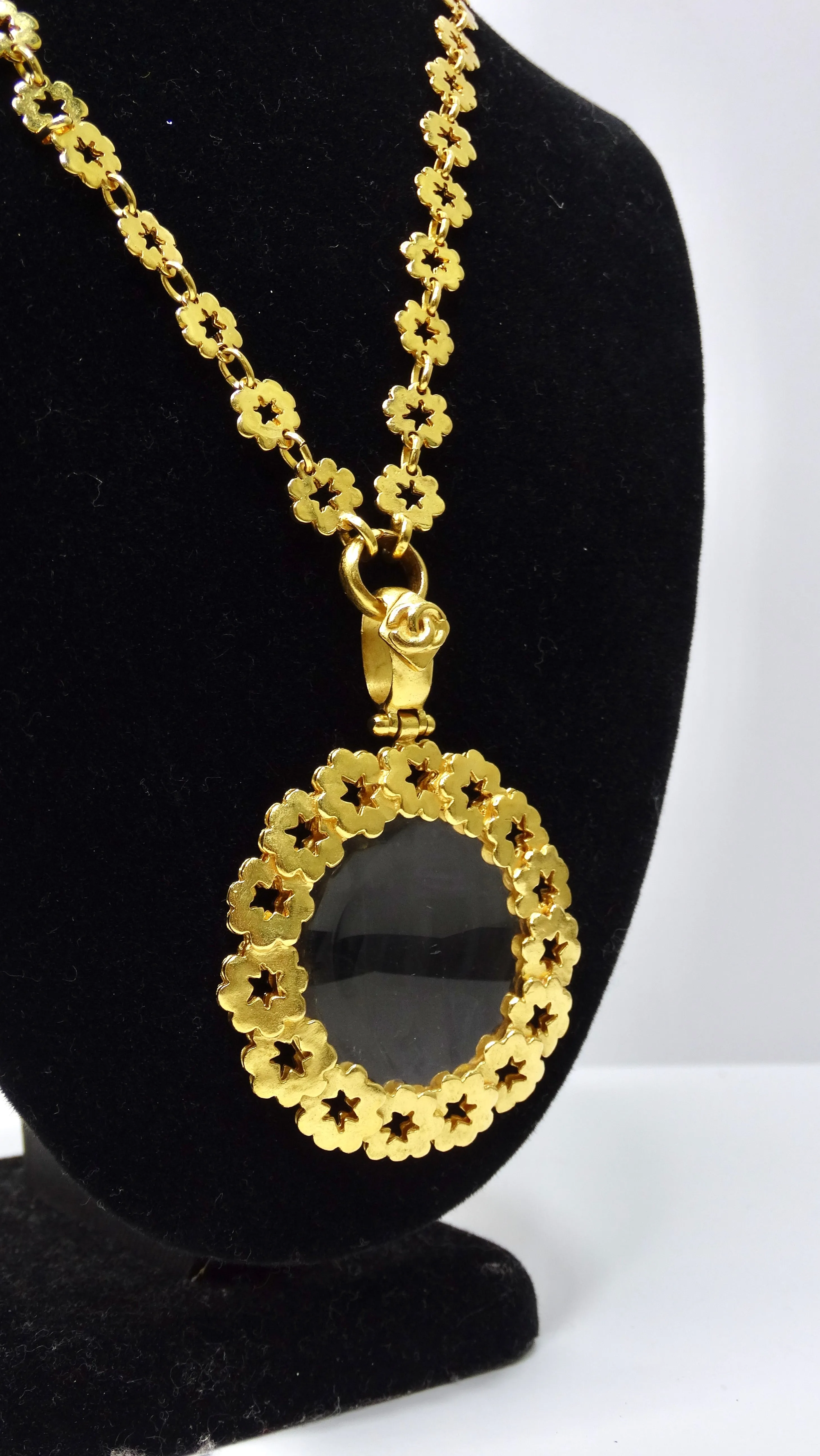 Chanel 1996 Glass Pendant Flower Necklace