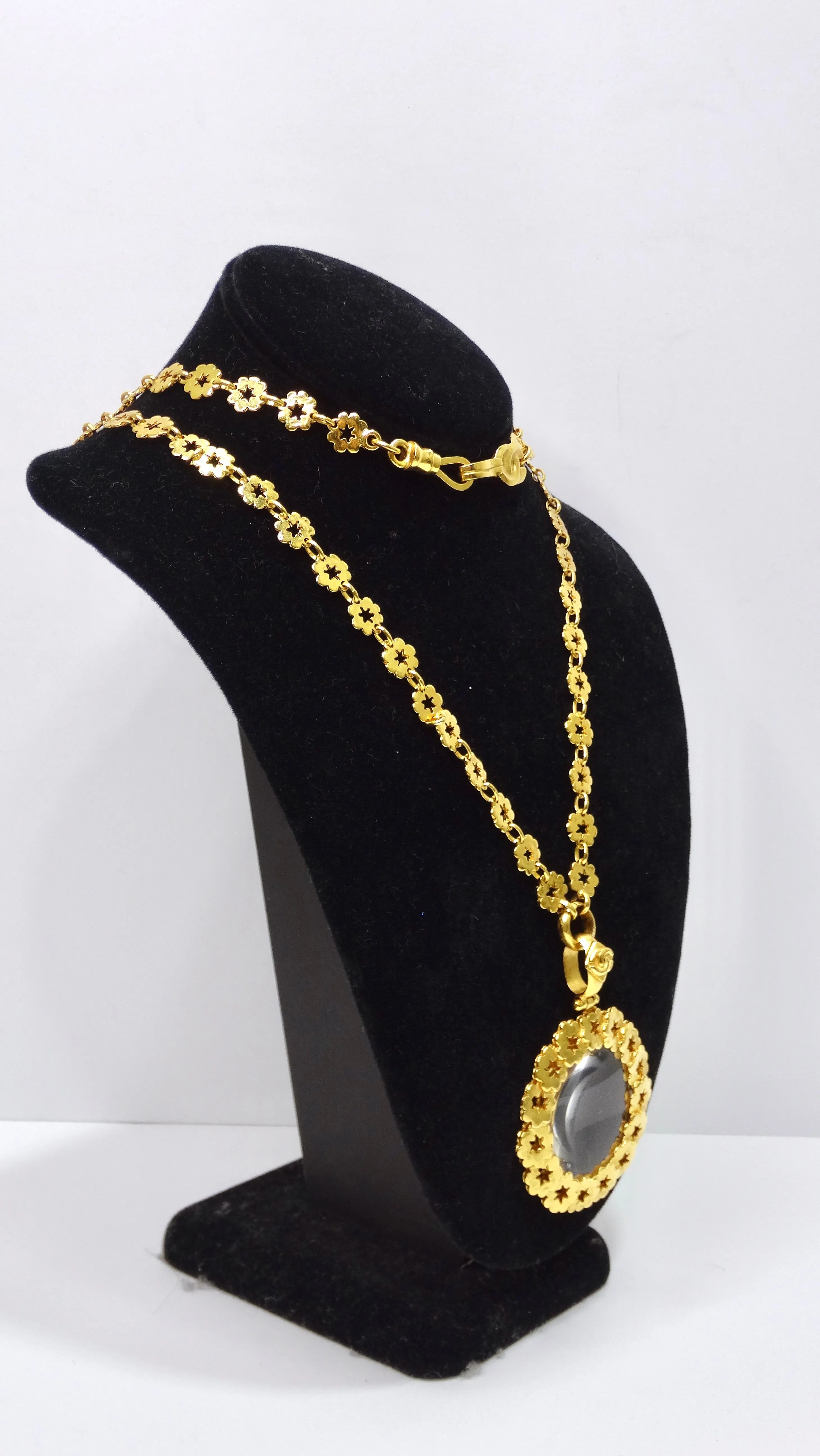 Chanel 1996 Glass Pendant Flower Necklace