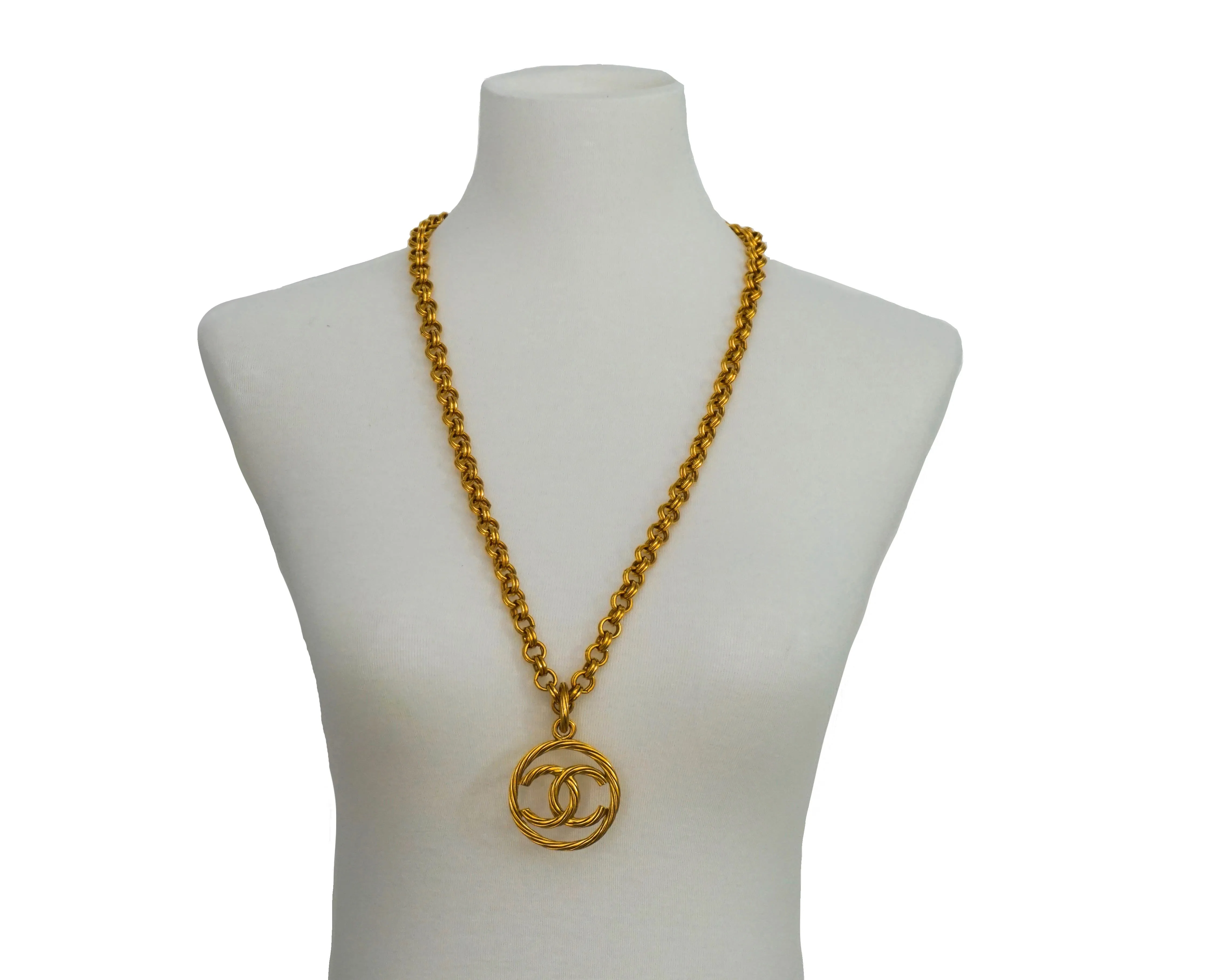 Chanel Vintage Circle CC Classic Necklace