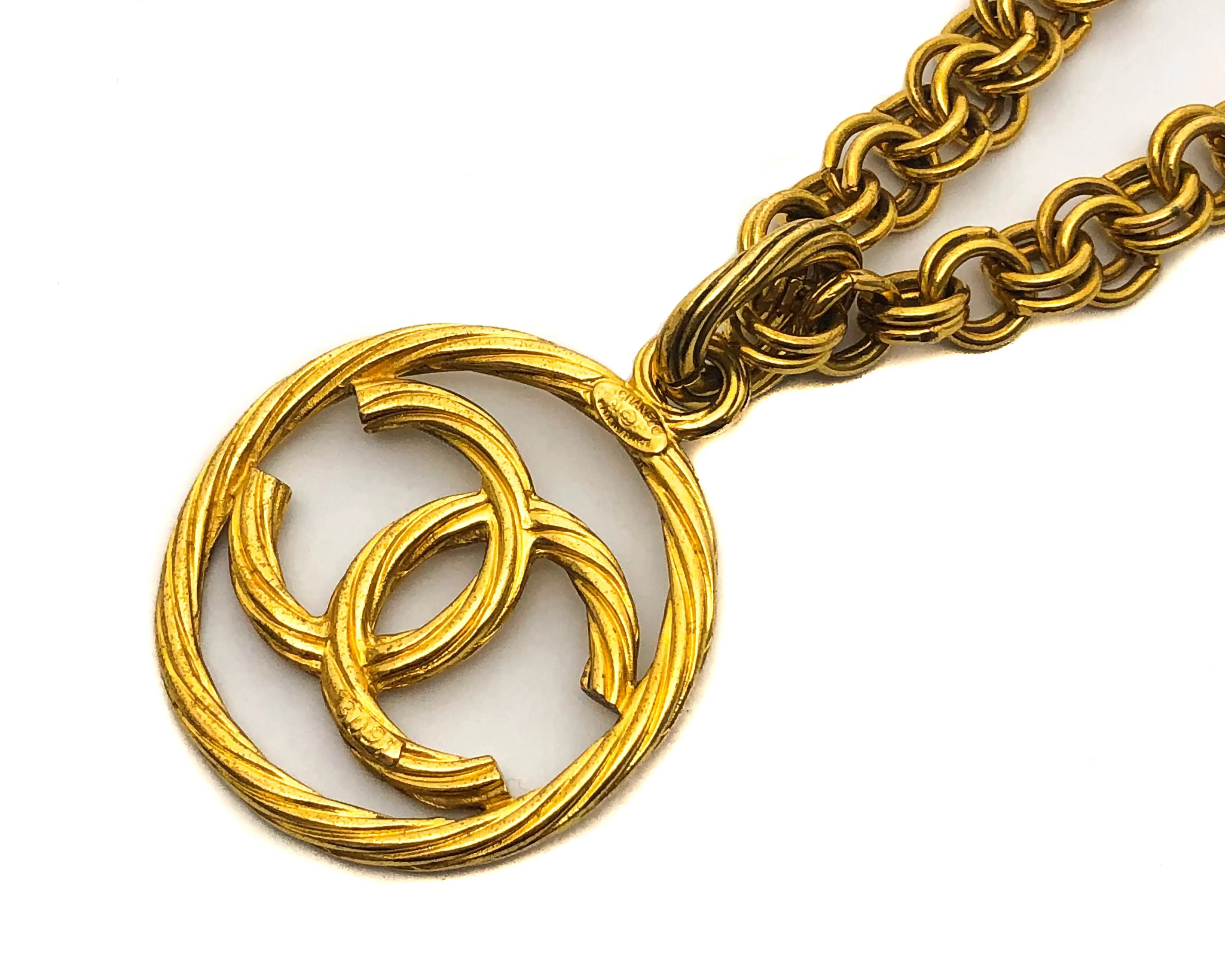 Chanel Vintage Circle CC Classic Necklace
