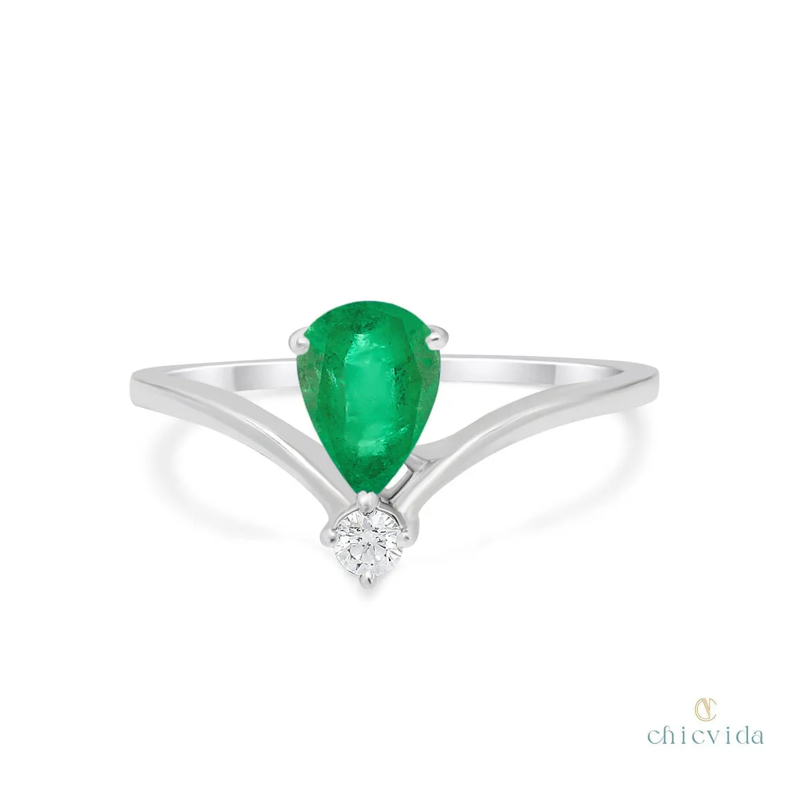 Dazzling Star Emerald Ring