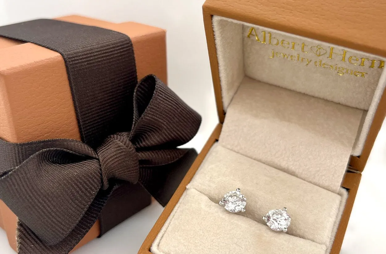 Earrings 2.08 cts Natural Round Diamonds G I1 18kt Gold Studs