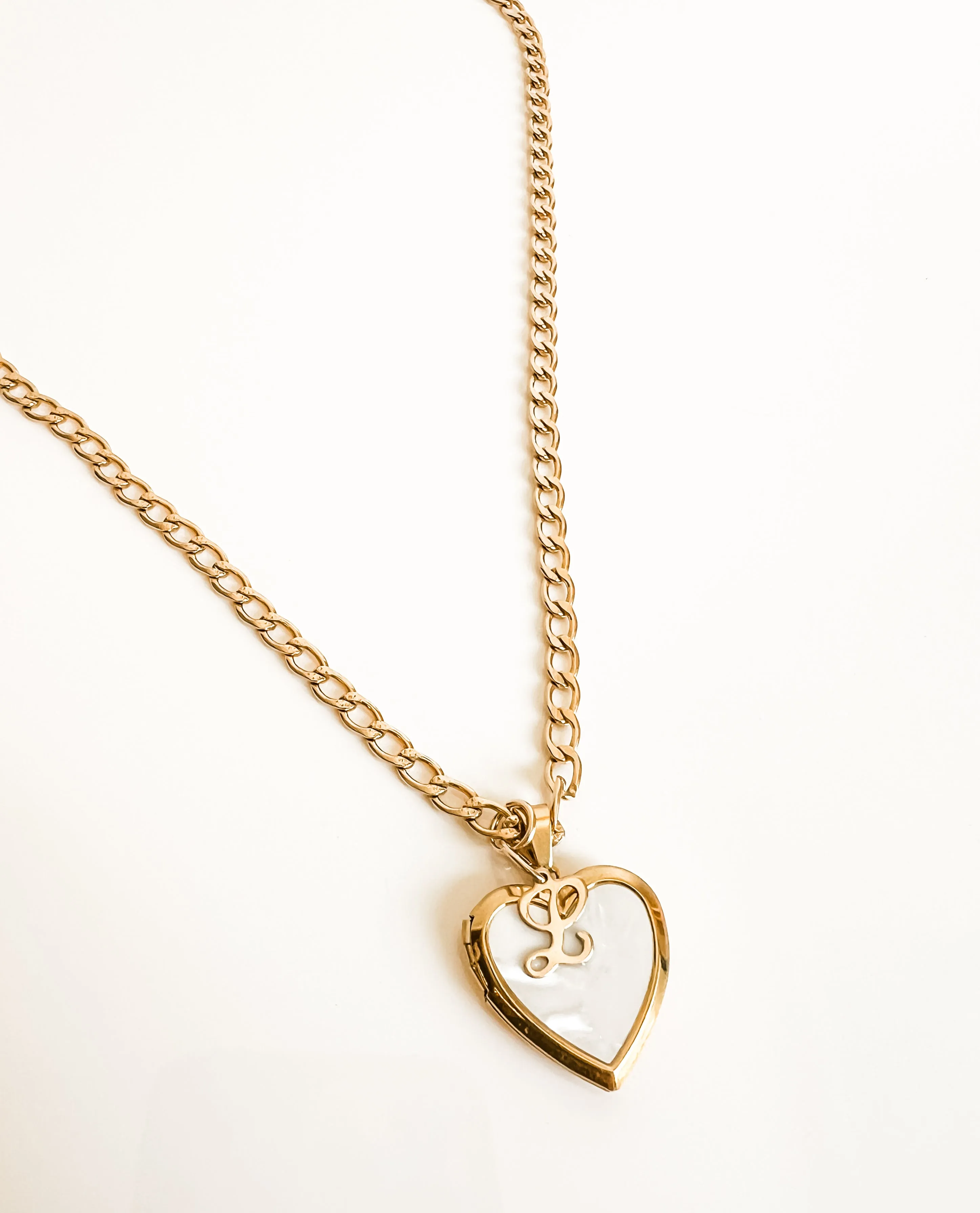 HARLOW HEART LOCKET NECKLACE