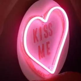 LED Neon Hot Lips: Kiss Me Wall Art