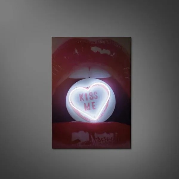LED Neon Hot Lips: Kiss Me Wall Art