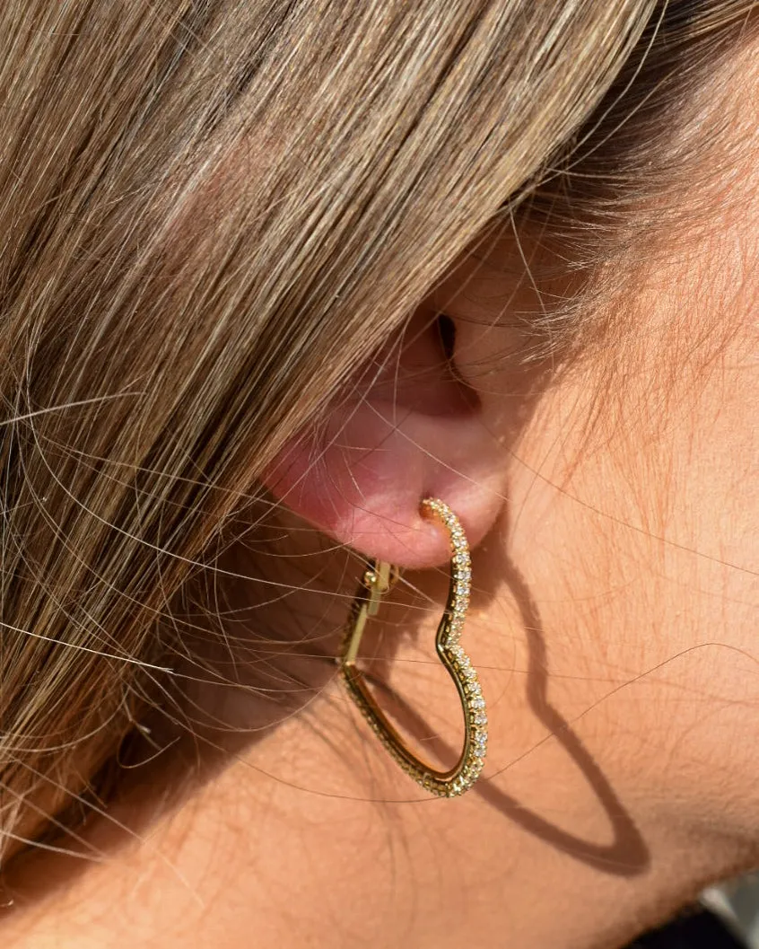 PASSIONATE EMBRACE HEART SHAPPED EARRINGS - GOLD