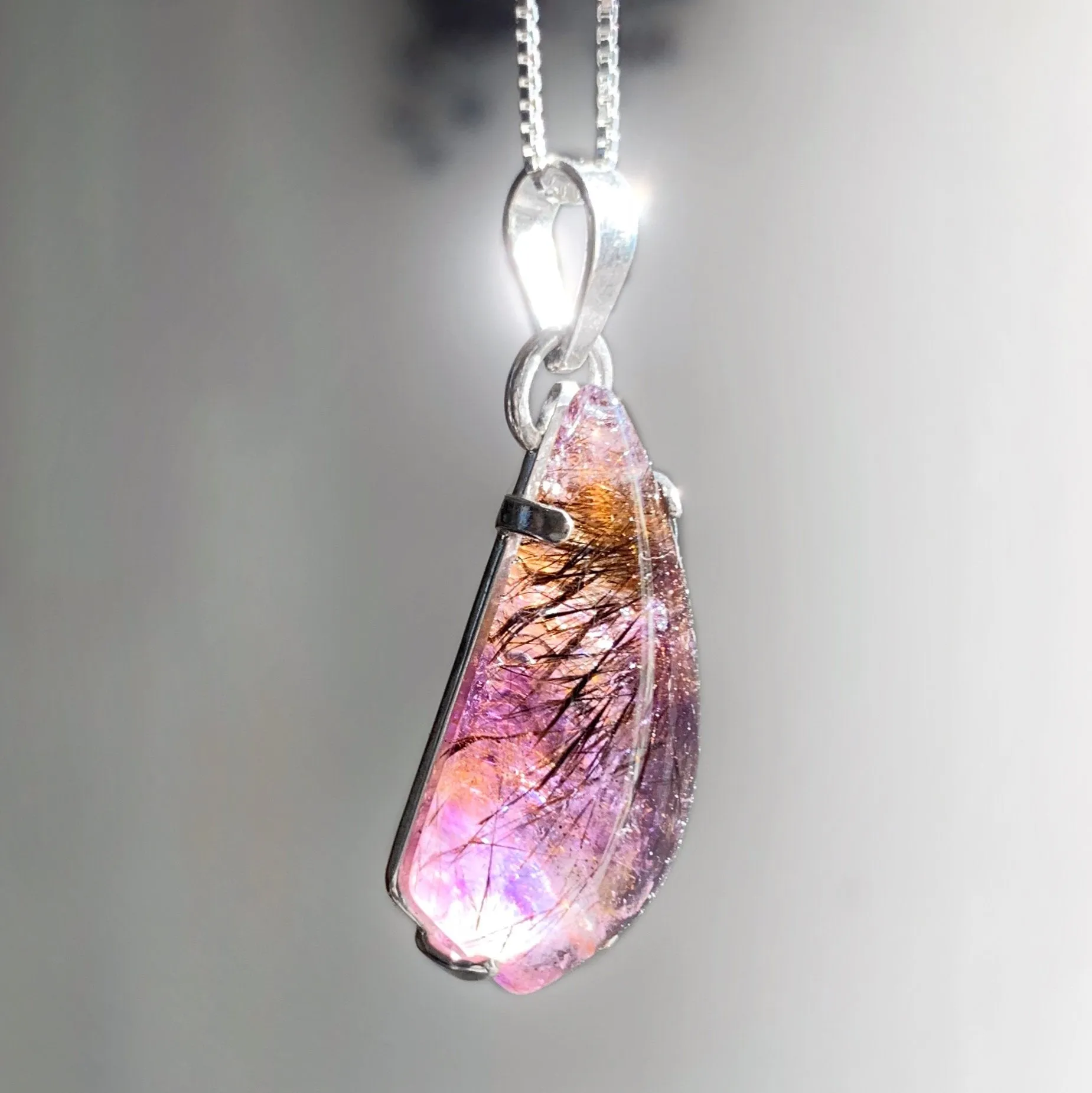 Prong-set super seven necklace in silver