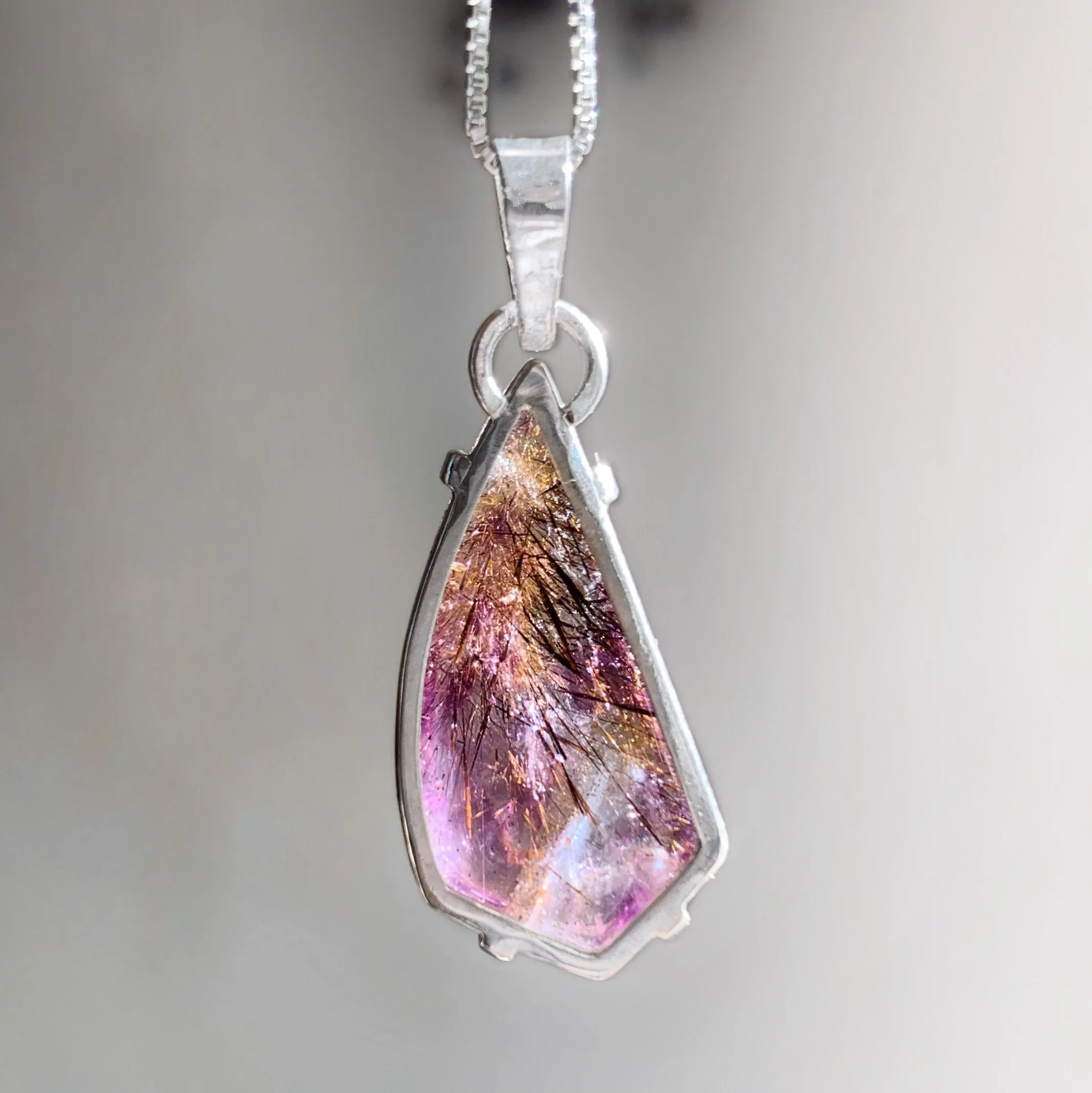 Prong-set super seven necklace in silver