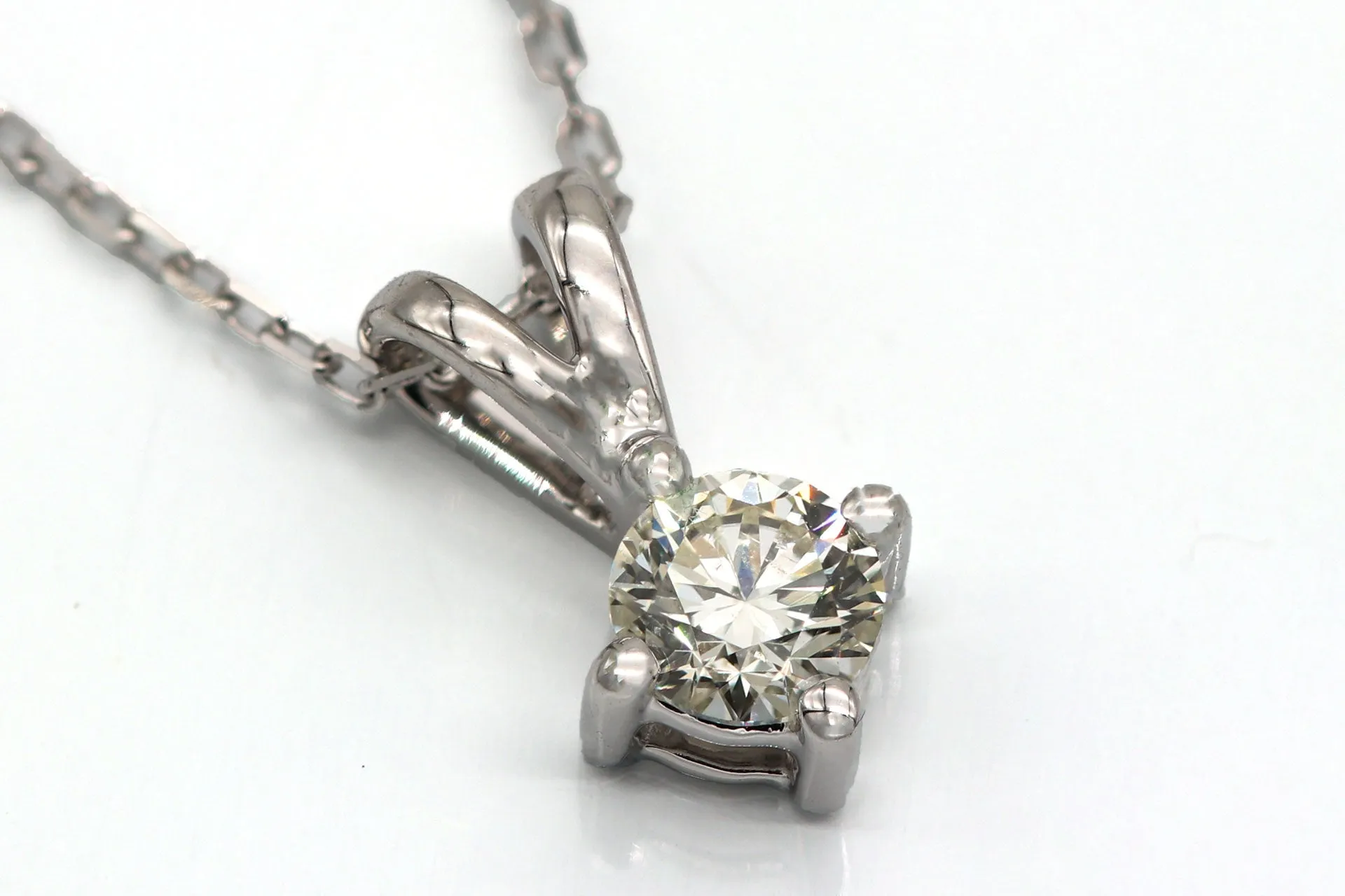 The Solitaire Pendant