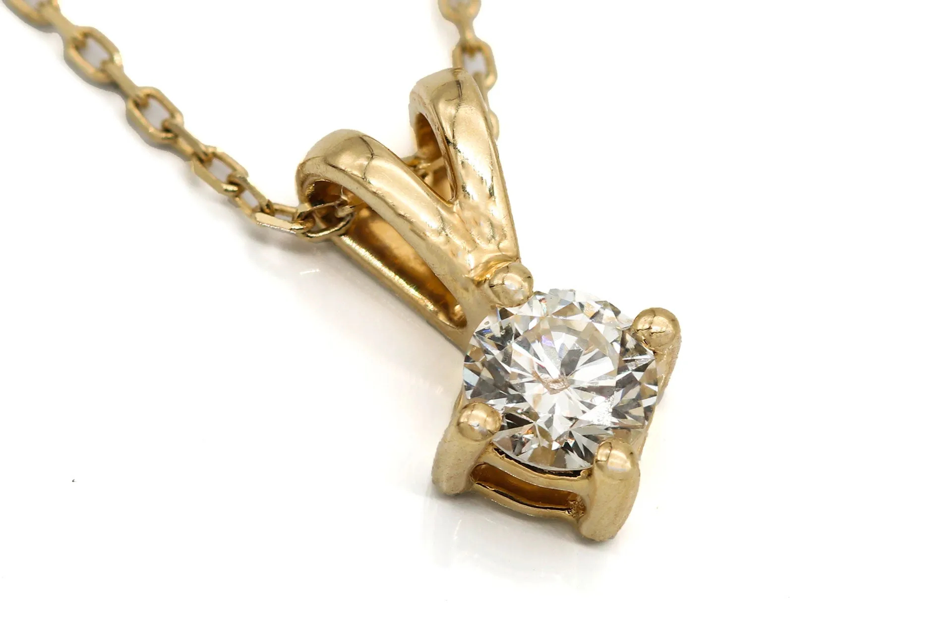 The Solitaire Pendant